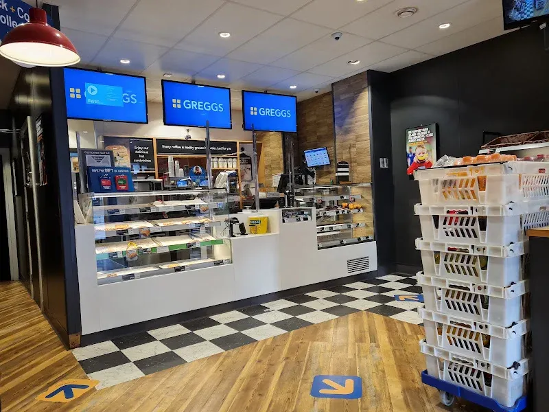 Greggs Renfrew 11/13 High Street